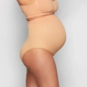 nwot l/xl maternity brief with butt sculpting back